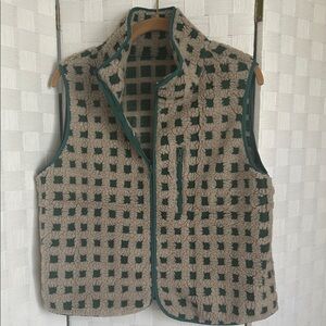 Women's Sherpa Grid Zip Vest - Beige with Dark Green Trim
